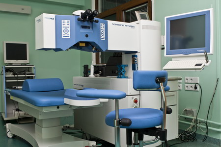 Клиника оборудована новейшим аппаратом - эксимерным лазером Amaris